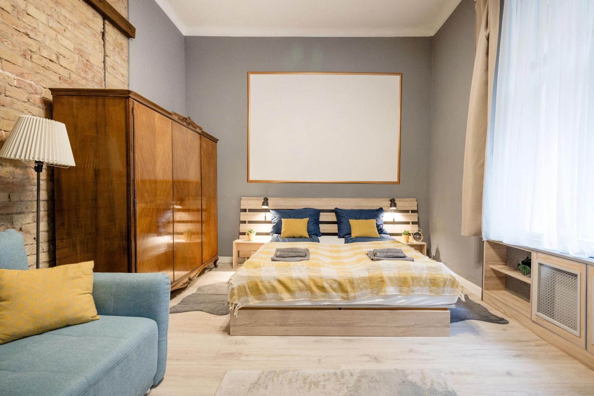 Apartment Urban Tranquillity By The Main Shopping Street *