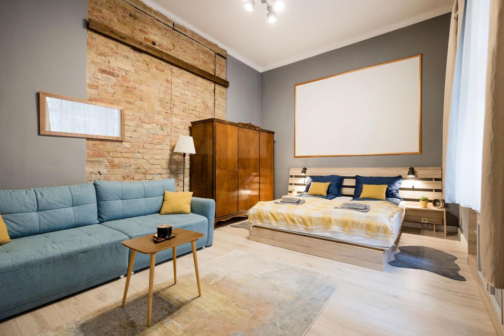 Apartment Urban Tranquillity By The Main Shopping Street