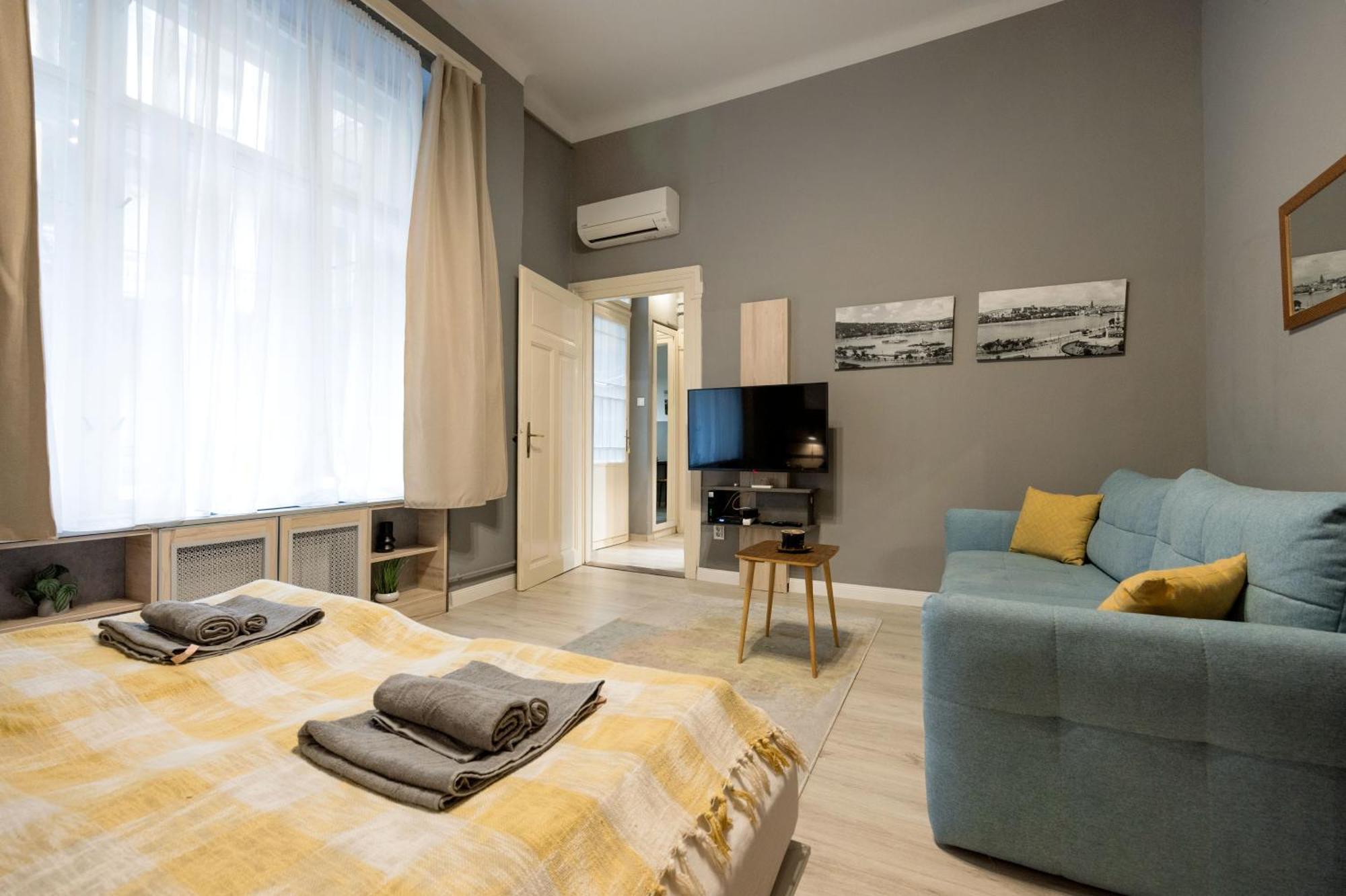 Apartment Urban Tranquillity By The Main Shopping Street *